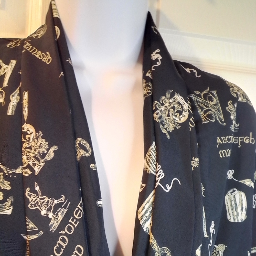 LIZ CLAIBORNE WRAP LONG SLEEVE BLOUSE TWO BUTTON CLOSURE WHITE ON NAVY S…